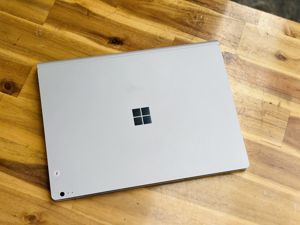 Surface laptop 2 có thiết kế năng động, nhưng không kém sang
