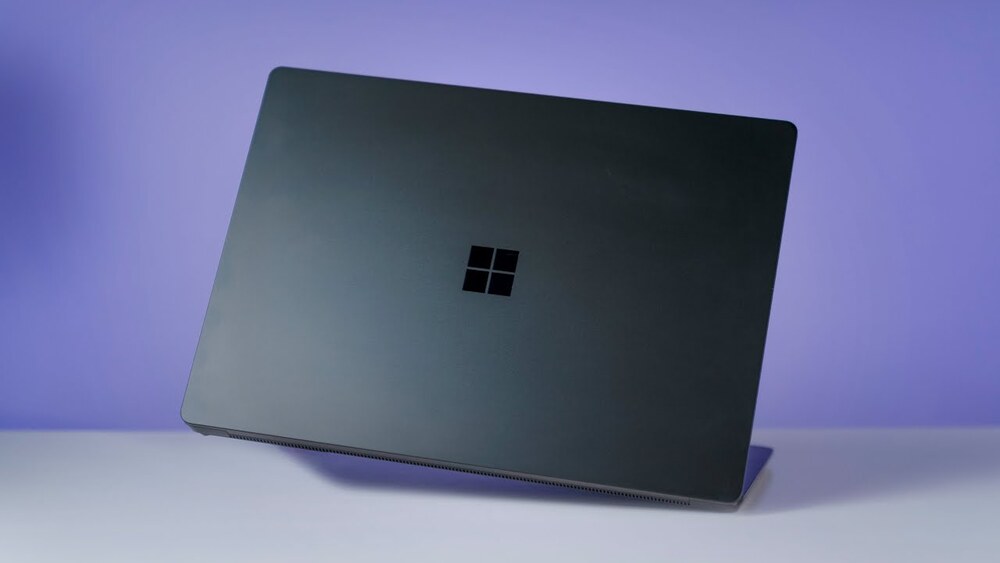 Microsoft đã trang bị cổng kết nối đa dạng và đường chuyền mạnh